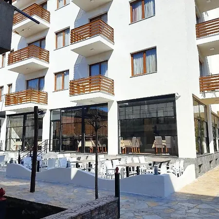 Grand Pogradec 酒店