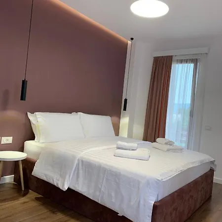 Grand Pogradec Tushemisht