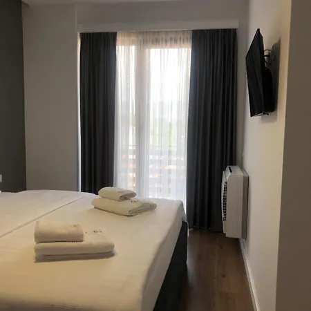 Grand Pogradec 酒店 5*