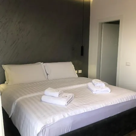 Grand Pogradec 酒店