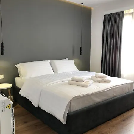 Grand Pogradec 酒店 5*