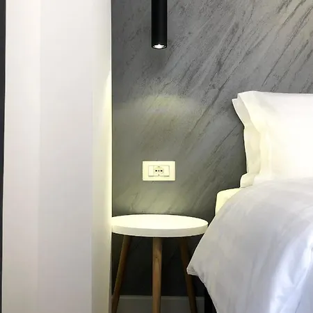 Grand Pogradec 酒店 5*