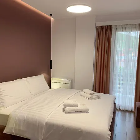 Grand Pogradec Tushemisht