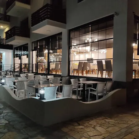 Grand Pogradec ホテル