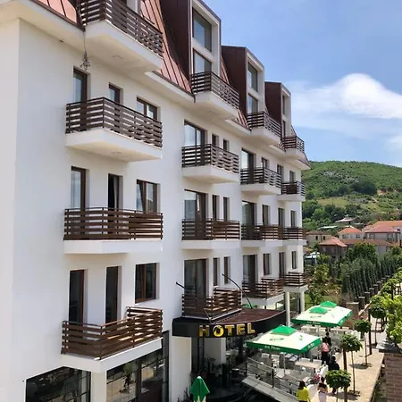 Grand Pogradec ホテル 5*