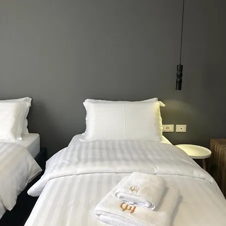 Grand Pogradec Tushemisht