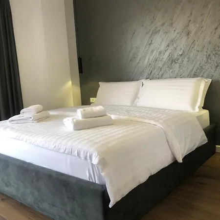 Grand Pogradec ホテル