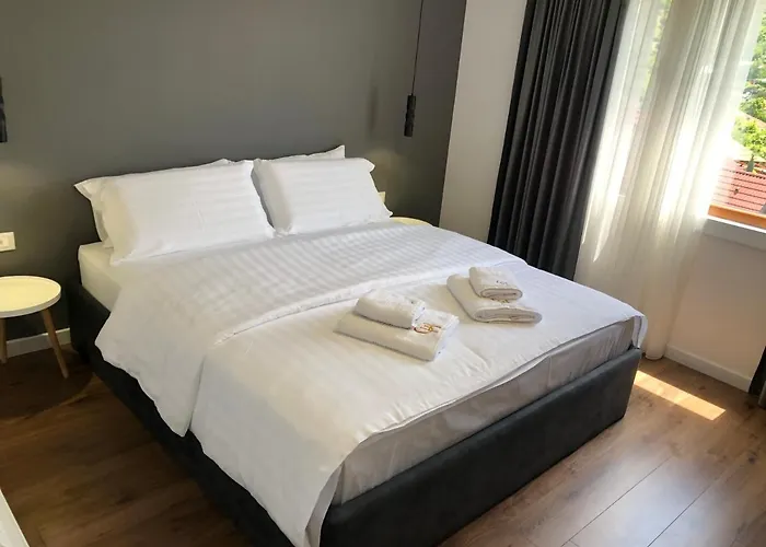 Grand Pogradec فندق 5*