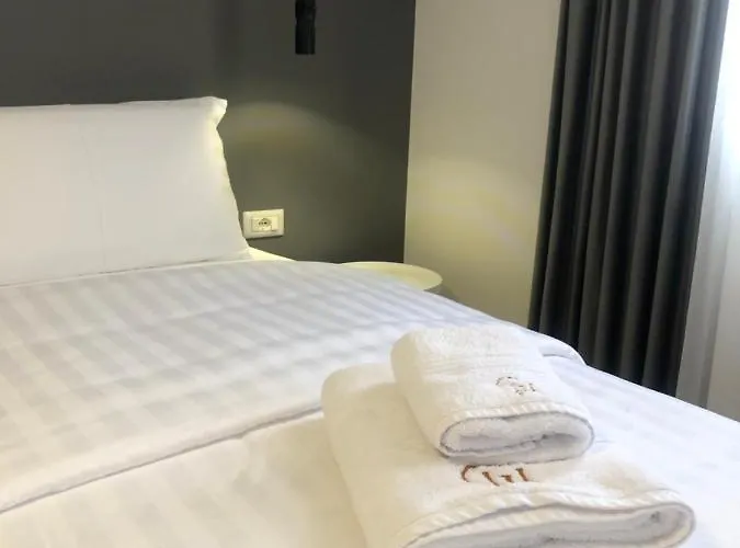 Grand Pogradec فندق 5*
