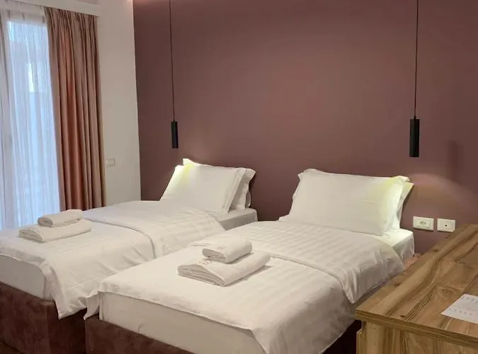 Grand Pogradec فندق 5*