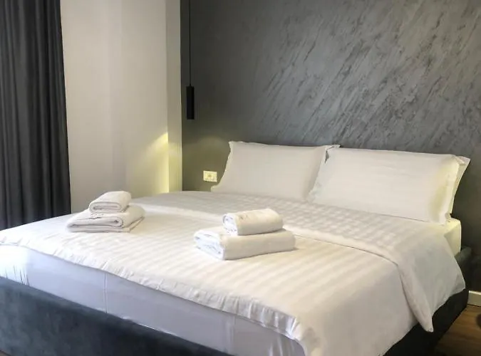 Grand Pogradec فندق 5*